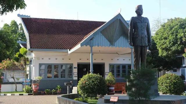 Wisata Dekat Stasiun Blitar