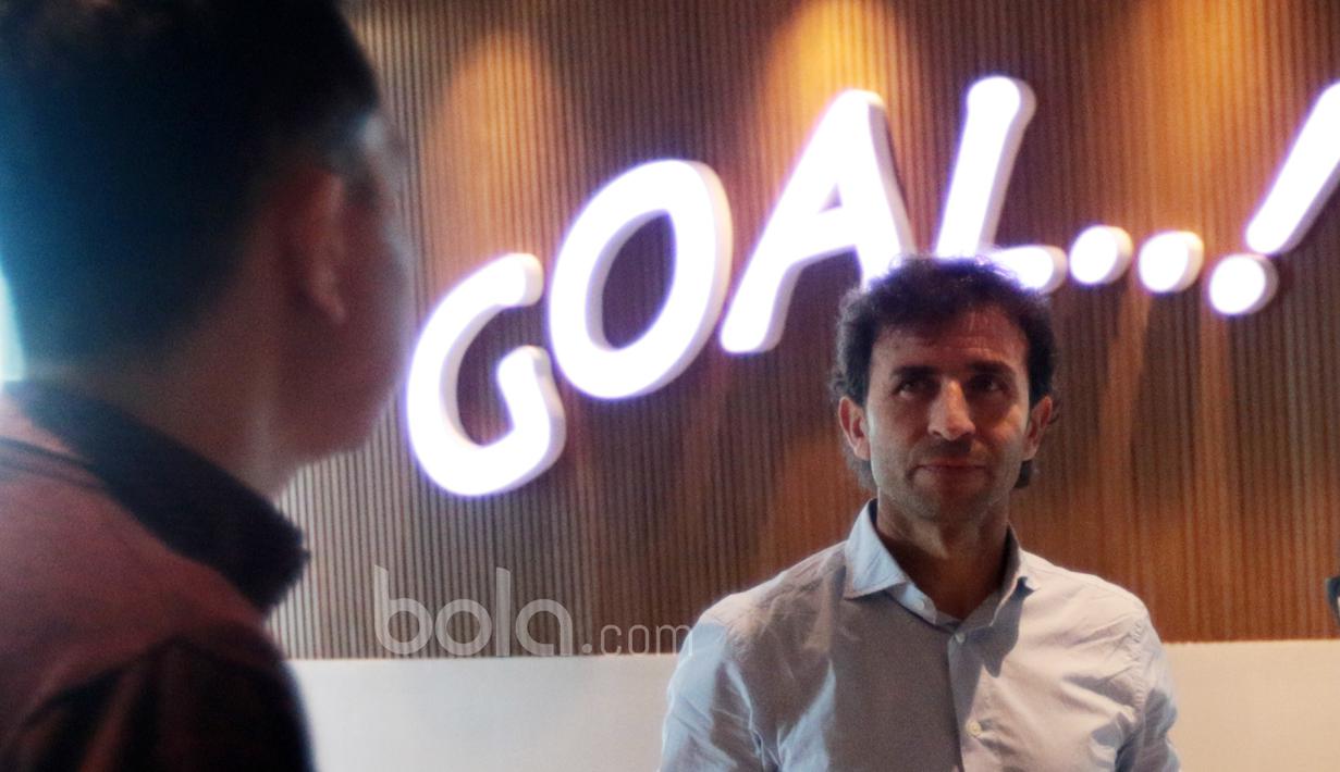 Luis Milla Aspas, Pelatih asal Spanyol tepatnya kelahiran Teruel 12 Maret 1966 yang dipilih PSSI untuk menjadi pelatih kepala Timnas Senior Indonesia.  (Bola.com/Nicklas Hanoatubun)