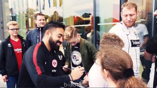 Pemain Frankfurt, Marco Fabian menggalang donasi gempa yang terjadi di Meksiko. This video is presented by Ballball