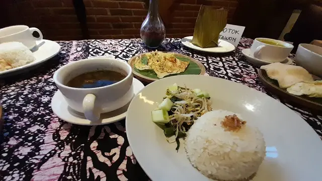 Nasi Pecel Rawon Khas Banyuwangi