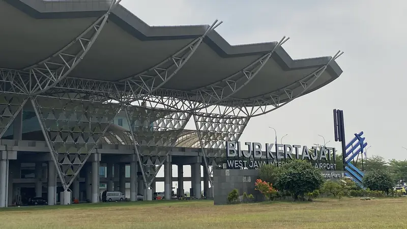 Ditjen Hubud Kemenhub melalui Kantor Otoritas Bandar Udara Wilayah I Soekarno-Hatta memastikan penerbangan haji kloter 11 dari Bandara Kertajati di Majalengka, Jawa Barat menuju Madinah, Arab Saudi berjalan dengan aman dan lancar.