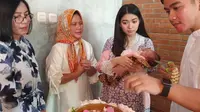 Gibran Rakabuming Raka dan Selvi Ananda menggelar akikah putrinya, La Lembah Manah (Dok.Instagram/@gibran_rakabuming/https://www.instagram.com/p/B5ZieswBb0n/Komarudin)