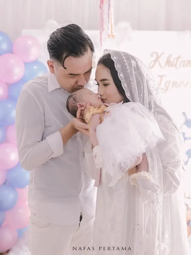 Momen Aqiqah Anak Kedua Faby Marcelia dan Revand Narya