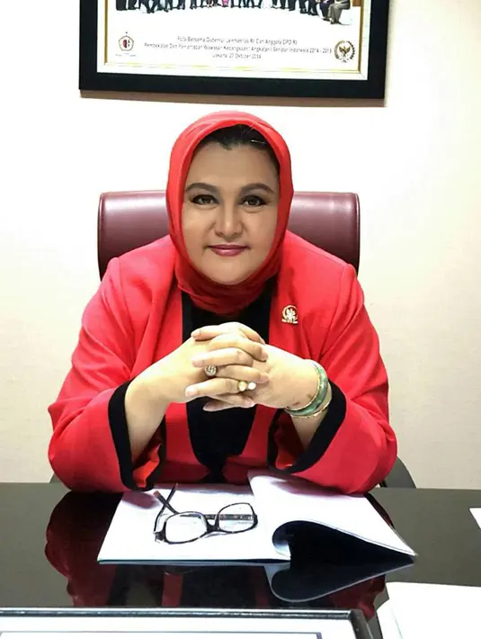 Artis senior yang kini fokus ke dunia politik, Emilia Contessa mengaku gemetar dan shock mendengar cucunya, Shakira Aurum terkena leukimia.  (instagram/senator_emiliacontessa)