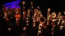Buah-buah labu yang disinari cahaya dipajang pada pameran Great Jack O'Lantern Blaze di Van Cortlandt Manor, New York, Sabtu (14/10). The Great Jack O'Lantern Blaze ini dipamerkan selama 25 hari pada Oktober hingga awal November. (TIMOTHY A. CLARY/AFP)