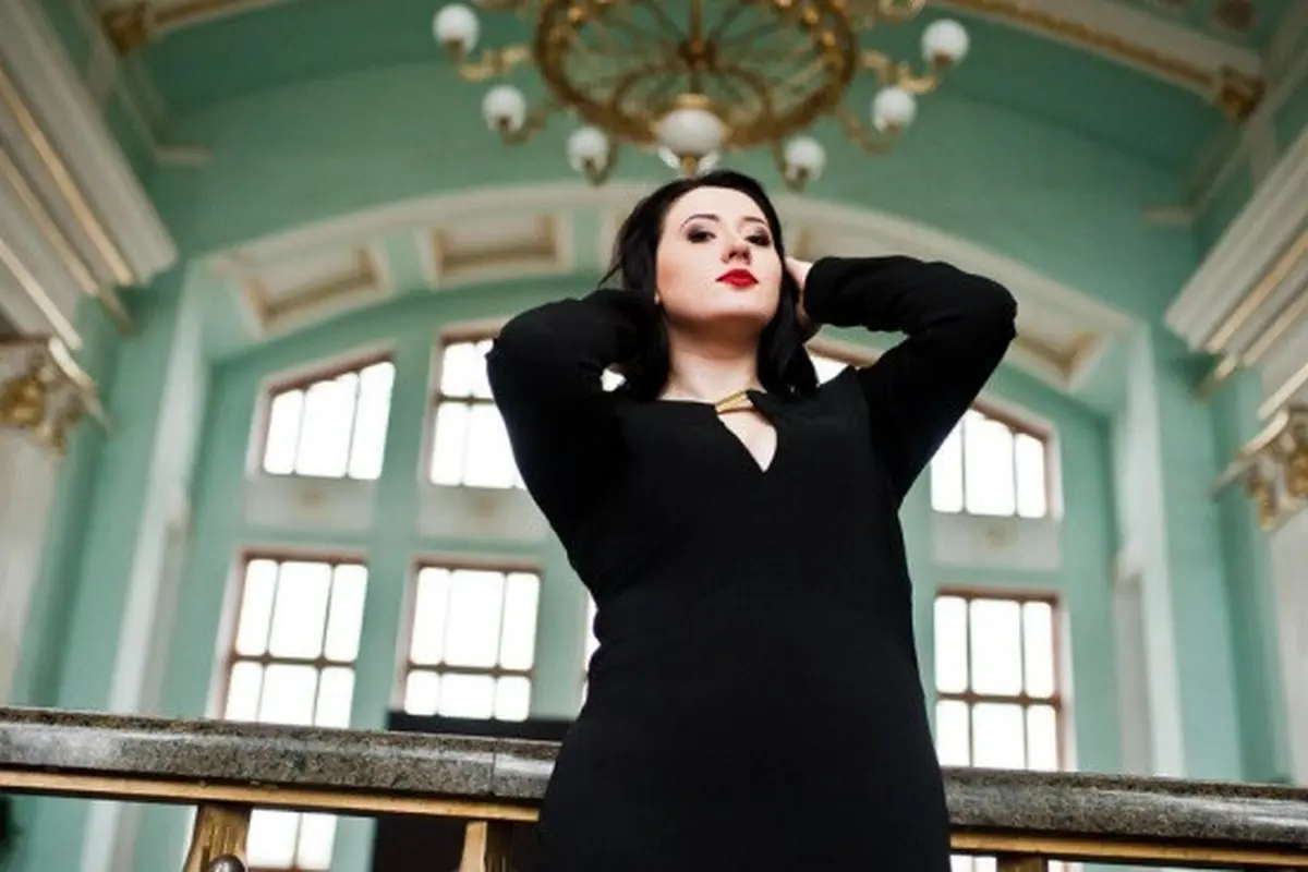 Gaun Pesta untuk Body Plus Size (credit:ASphotofamily/freepik)
