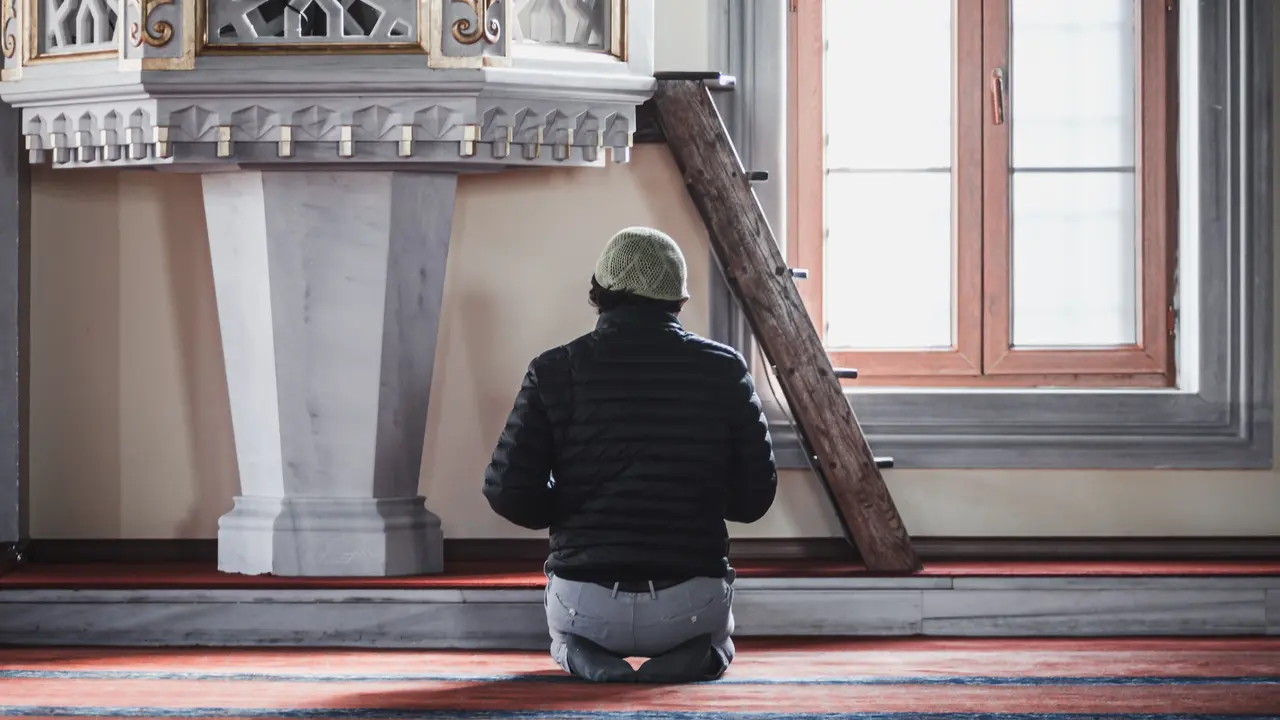 Ilustrasi muslim, berdoa, berselawat