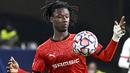 Eduardo Camavinga memiliki nilai banderol sebesar 55 juta euro. Pemain yang masih berumur 28 tahun tersebut mungkin bisa bernasib pergi dengan status bebas transfer kala Rennes tak memperpanjang kontraknya pada tahun 2022. (Foto: AFP/Damien Meyer)