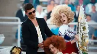 Pegang Bokong Fans, Robin Thicke Ngaku Hanya Bercanda