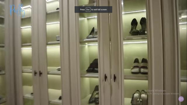 Potret lemari baru Prilly Latuconsina