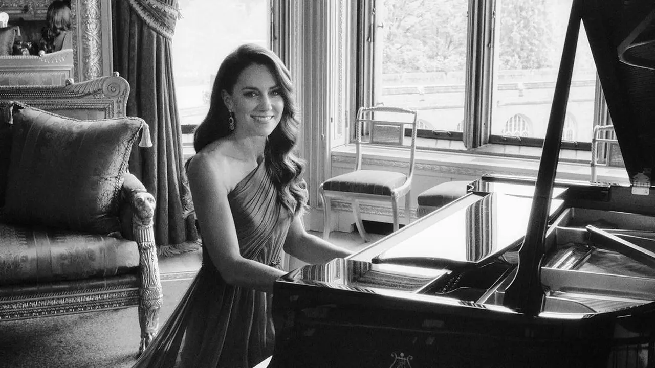 Penampilan Elegan Kate Middleton ala Pianis Profesional di Kompetisi Musik Internasional