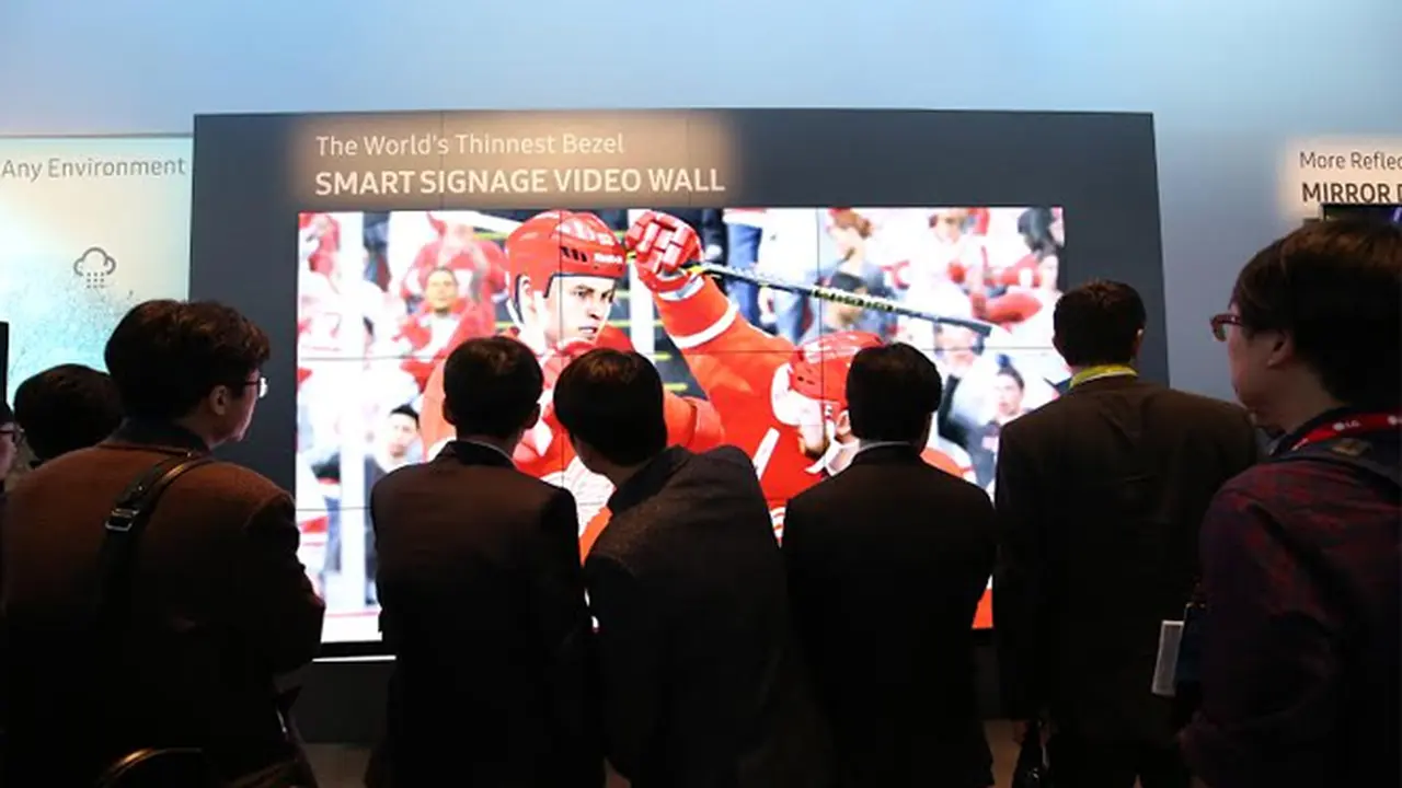 Samsung Pamer Monitor Raksasa dengan Bezel Tertipis di Dunia 