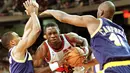 Dikembe Mutombo dipilih keempat dalam Draft NBA 1991 oleh Denver Nuggets. Selain itu, ia bermain untuk Atlanta Hawks, Philadelphia 76ers, yang saat itu bernama New Jersey Nets, New York Knicks dan Houston Rockets. (AFP/Steven R. Schafer)