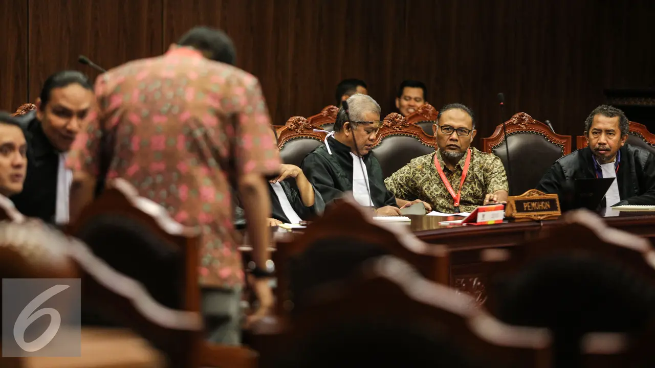 Bambang Widjojanto Hadiri sidang Uji Materi UU KPK di MK