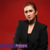 Nafa Urbach kini membuka lembaran baru kehidupannya. (Foto: Febio Hernanto, stylist: @rikkisi, DI:Nurman Abdul Hakim/Bintang.com)