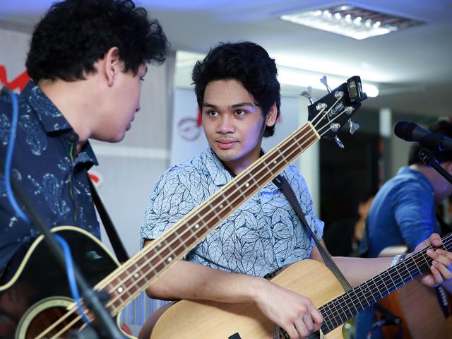 Mikha The Overtunes Deg Degan Ajak Raisa Bikin Video News Entertainment Fimela Com