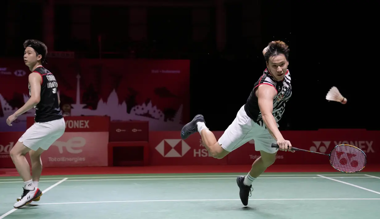 Marcus/Kevin sendiri jadi satu-satunya wakil Indonesia di final BWF World Tour Finals 2021. (AP Photo/Dita Alangkara)
