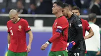 Reaksi Cristiano Ronaldo usai gagal mencetak gol ke gawang Slovenia pada 16 besar Euro 2024, Selasa (2/7/2024) dini hari WIB. (AP Photo/Ariel Schalit)