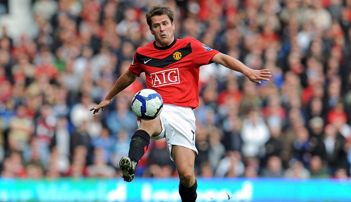 2. Michael Owen, diboyong dari Newcastle, peraih Ballon d'Or 2001 itu gagal menunjukan tajinya. Ex bintang Liverpool ini hanya tampil sebanyak 52 kali dan mencetak 17 gol, angka yang rendah untuk ukuran striker di klub sebesar MU. (AFP/Paul Ellis)