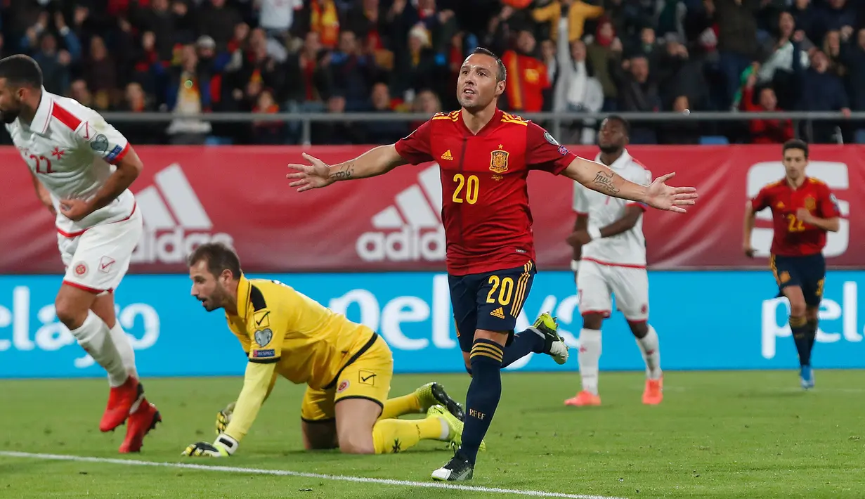 Pemain Spanyol Santi Cazorla merayakan golnya ke gawang Malta pada babak kualifikasi Grup F Piala Eropa 2020 di Stadion Ramon de Carranza, Cadiz, Spanyol, Jumat (15/11/2019). Spanyol menang 7-0. (AP Photo/Miguel Morenatti)
