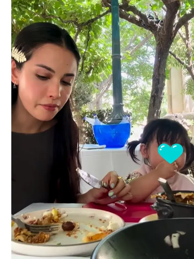 Hot Mom Satu Anak, Ini 6 Potret Estelle Linden dan Putrinya yang Berusia 1,5 Tahun