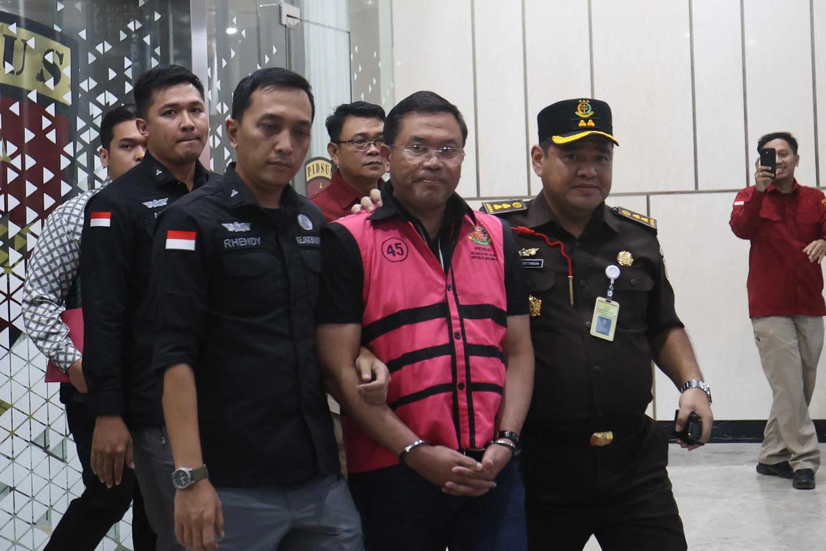 FOTO: Tiga Eks Pimpinan BGN Ditahan dalam Kasus Dugaan Korupsi Program MBG