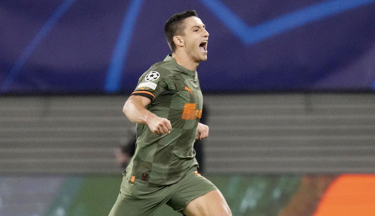 RB Leipzig memulai kiprahnya di Liga Champions 2022/2023 dengan hasil buruk yakni dipermalukan tamunya dari Ukraina Shakhtar Donetsk dengan skor 1-4. (AP/Michael Sohn)