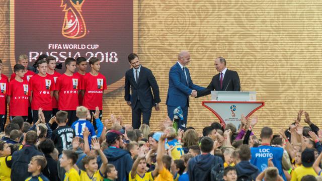 Trofi Piala Dunia 2018-Vladimir Putin