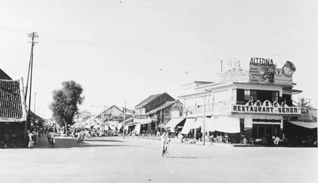 Dalam perkembangannya wajah pasar Senen serta kawasan disekelilingnya senantiasa berubah. Selama lebih dari 274 tahun kawasan pasar ini menyimpan banyak cerita dan sejarah terjadi didalamnya. (wordpress)