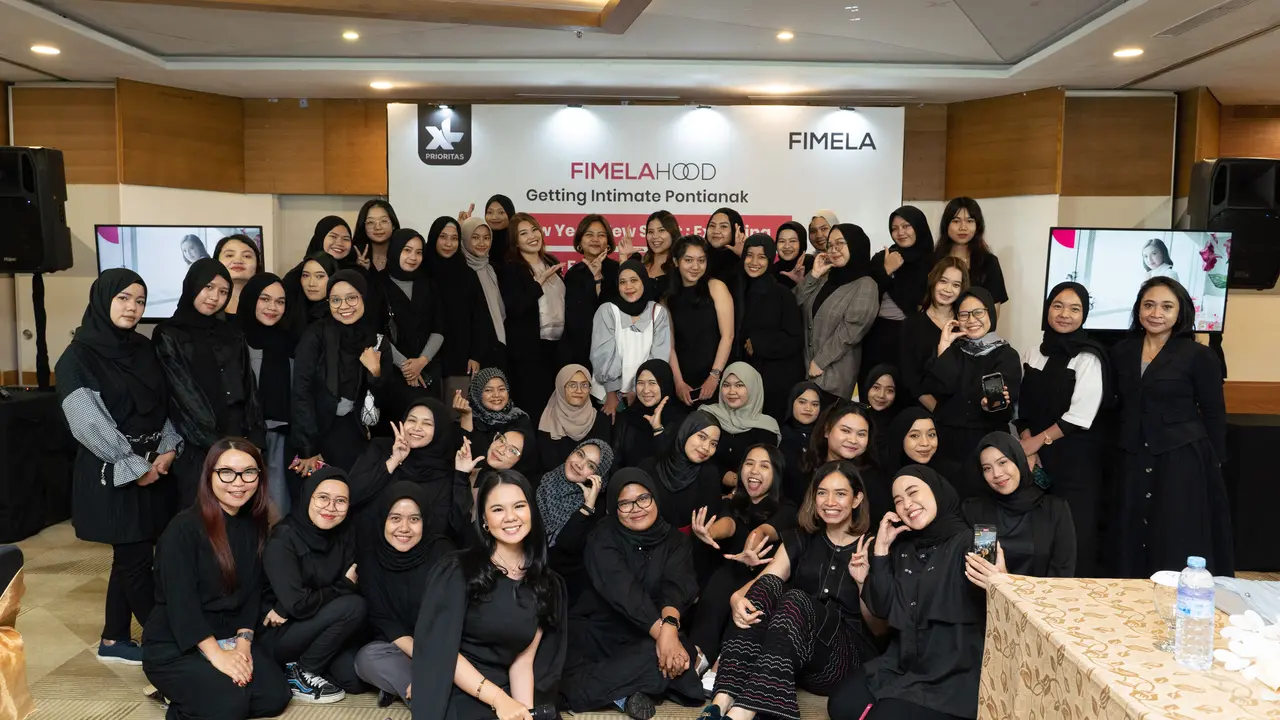 Foto bersama dengan semua peserta Fimelahood Getting Intimate with XL Prioritas di Pontianak.