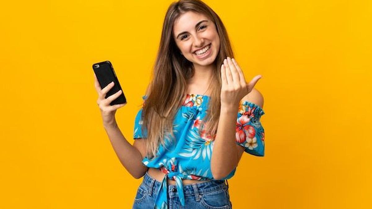 Cara Berkomunikasi Lewat Pesan Teks yang Efektif Saat PDKT, Tingkatkan Daya Tarik