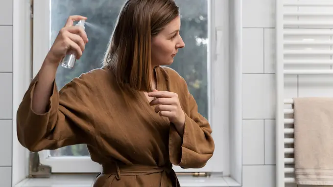 Kenali Fungsi dan Tips Pemakaian Hair Mist untuk Rambut Kering agar Tetap Harum dan Berkilau
