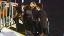 Usai dikabarkan hubungan mereka kandas, Kendall Jenner tertangkap kamera jalan bareng Anwar Hadid. (Entertainment Tonight)