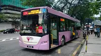 Go KL adalah salah satu bus umum yang disediakan oleh pemerintah Malaysia, yang bisa Anda nikmati dengan cuma – cuma alias gratis. 