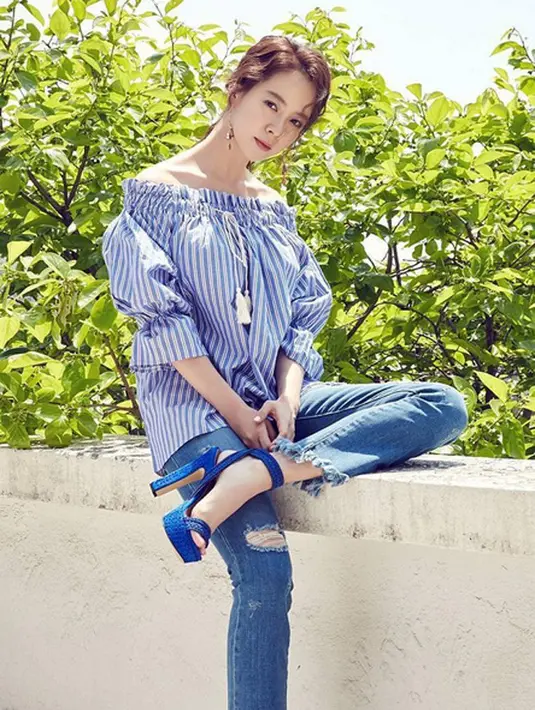 Sudah curiga dengan mantan kekasihnya sejak awal, Song Ji Hyo tidak berusaha mencari bukti yang terkait kecurigaannya tersebut. Alasannya, Song Ji Hyo tidak ingin jadi penguntit. (Instagram/songji_hyo)