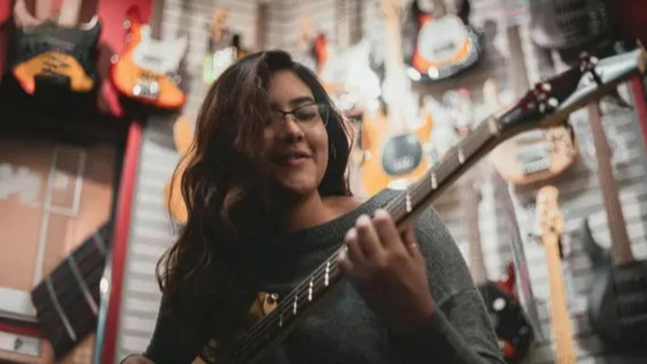 7 Sikap Wanita yang Bikin Pria Gemas & Jatuh Hati, Salah Satunya Percaya Diri