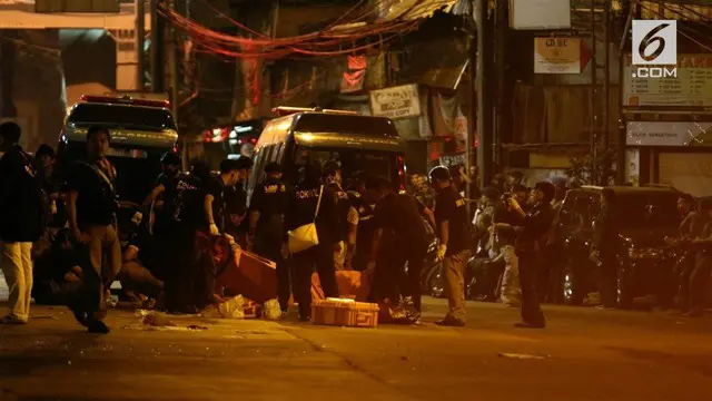 Yogi Aryo, anggota kepolisian yang menjadi korban ledakan bom di Terminal Kampung Melayu, Jakarta Timur mengalami luka yang cukup serius di bagian kepala. 