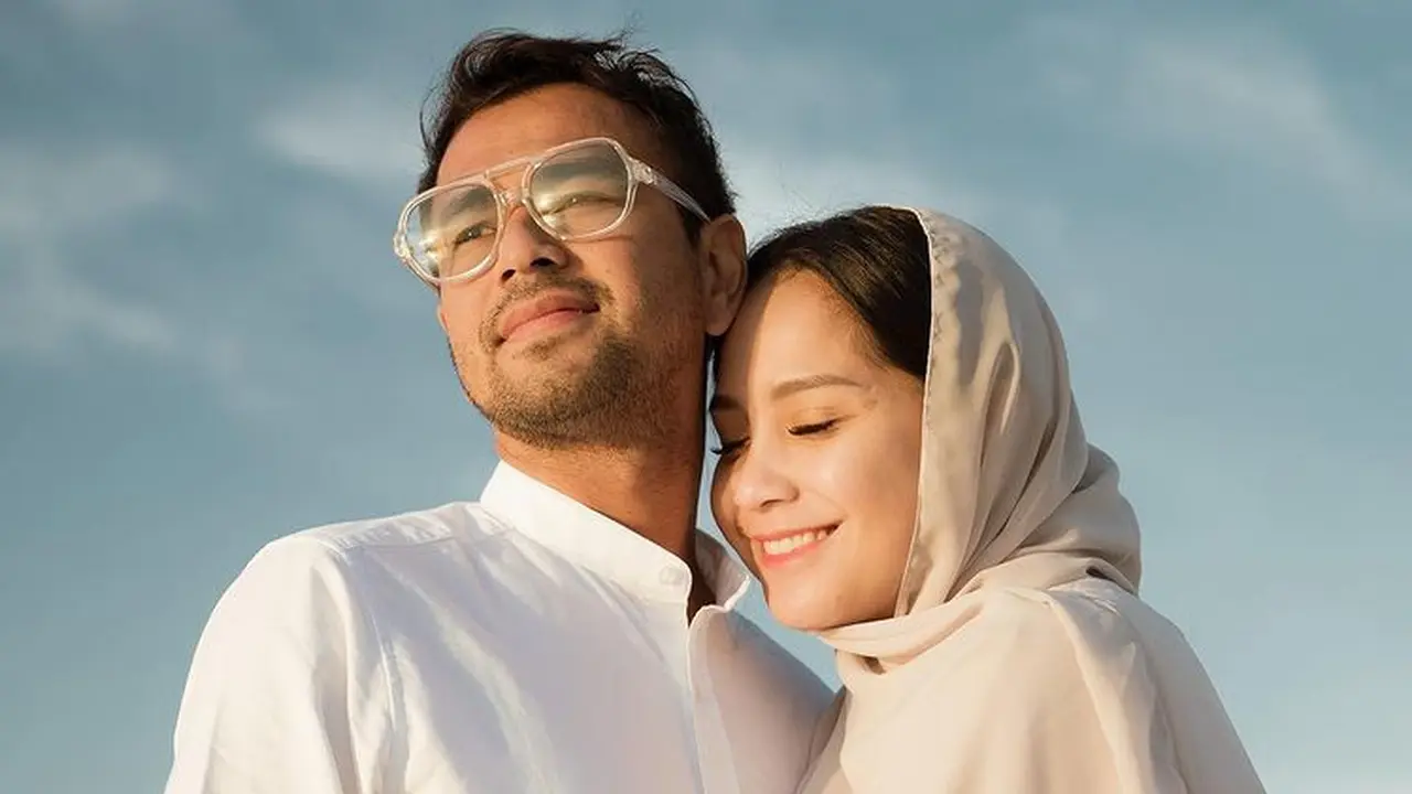 Raffi Ahmad dan Nagita Slavina di padang pasir. (Foto: Instagram/raafinagita1717)