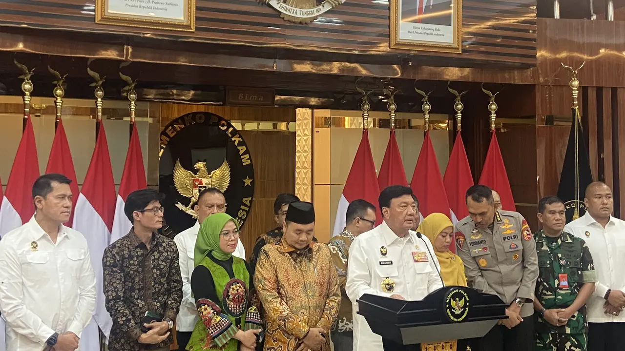 Menteri Koordinator Politik Keamanan (Menko Polkam) Budi Gunawan saat jumpa pers bersama KPU RI di Kantor Kemenko Polkam, Jakarta, Senin (25/11/2024).