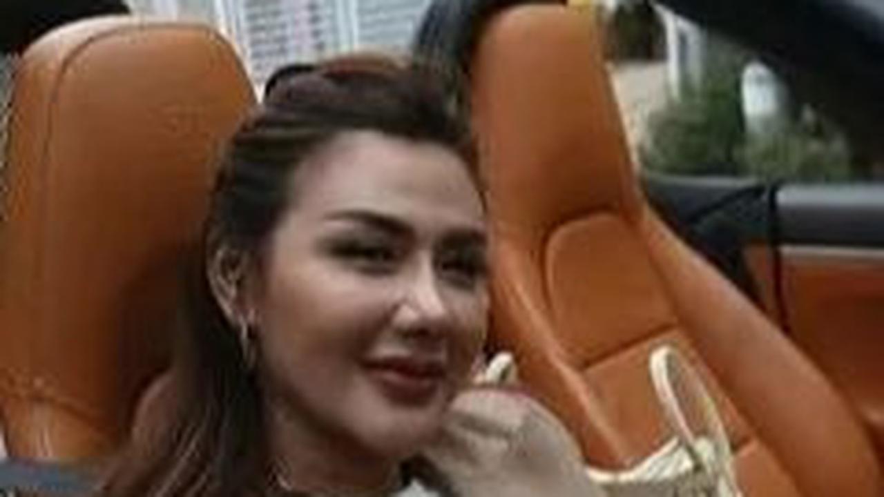Kondisi Keuangan Sempat Merosot, Potret Rumah Megah nan Mewah Bak Istana Milik Rey Utami yang Tak Pernah Tersorot