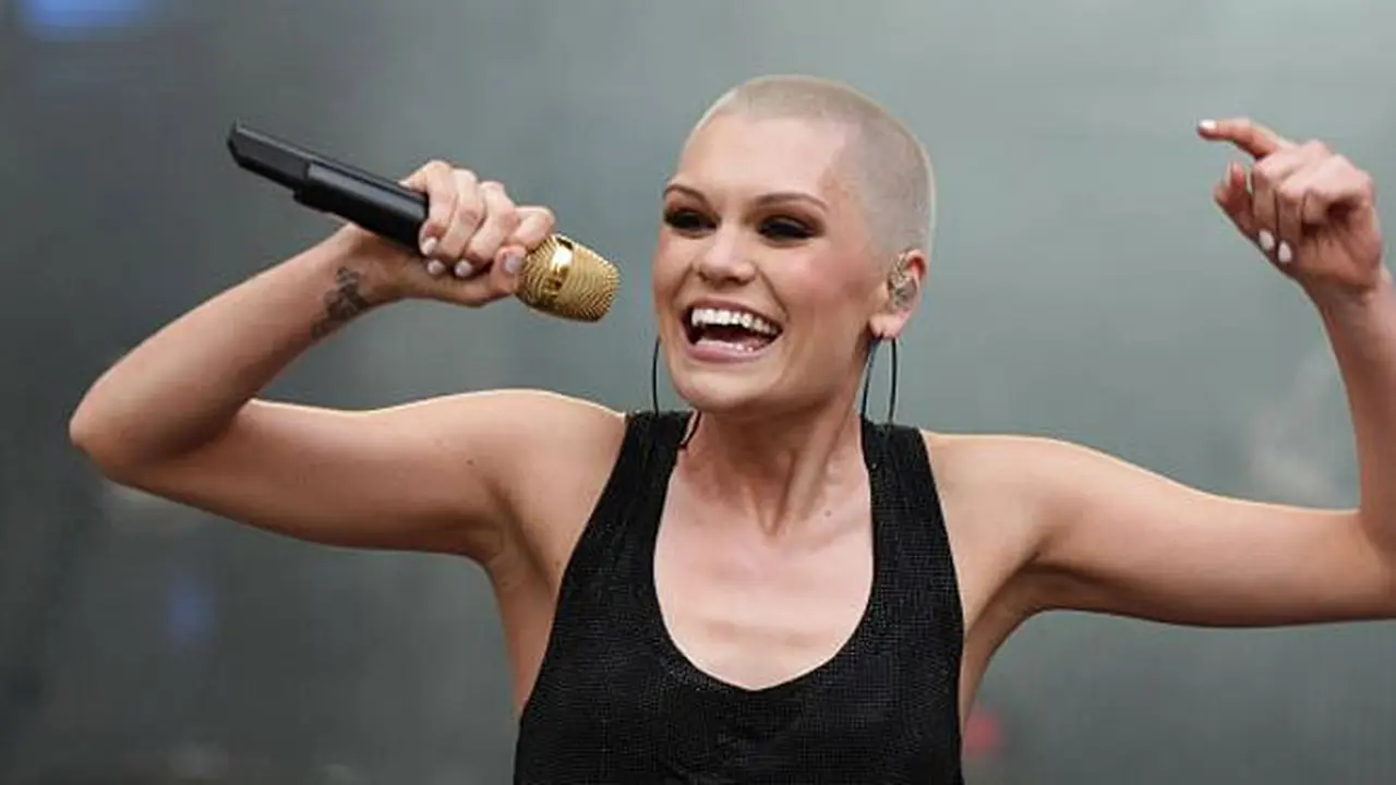 jessie-j-131127b.jpg