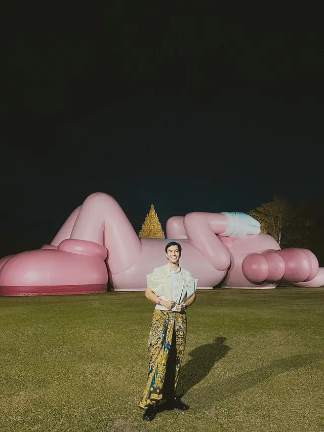 KAWS Holiday di Candi Prambanan