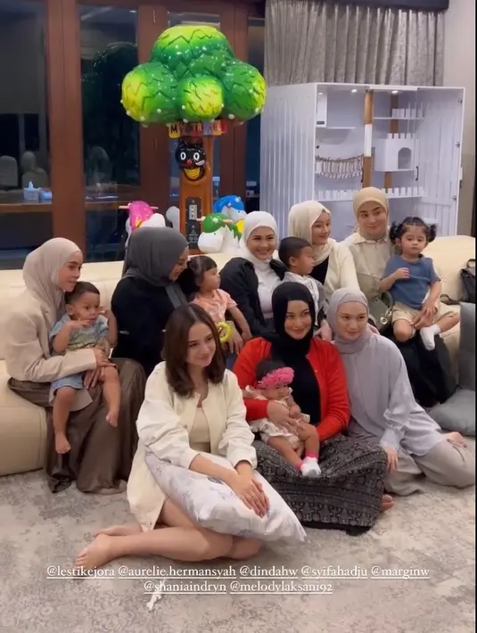 Geng Mamayu terdiri dari beberapa artis muda, seperti Aurel Hermansyah, Lesti Kejora, Syifa Hadju, Margin Wieheerm, Kesya Ratuliu, Dinda Hauw, Melody Laksani, dan Shania Indriani. [instagram/aurelie.hermansyah/kesharatuliu05]