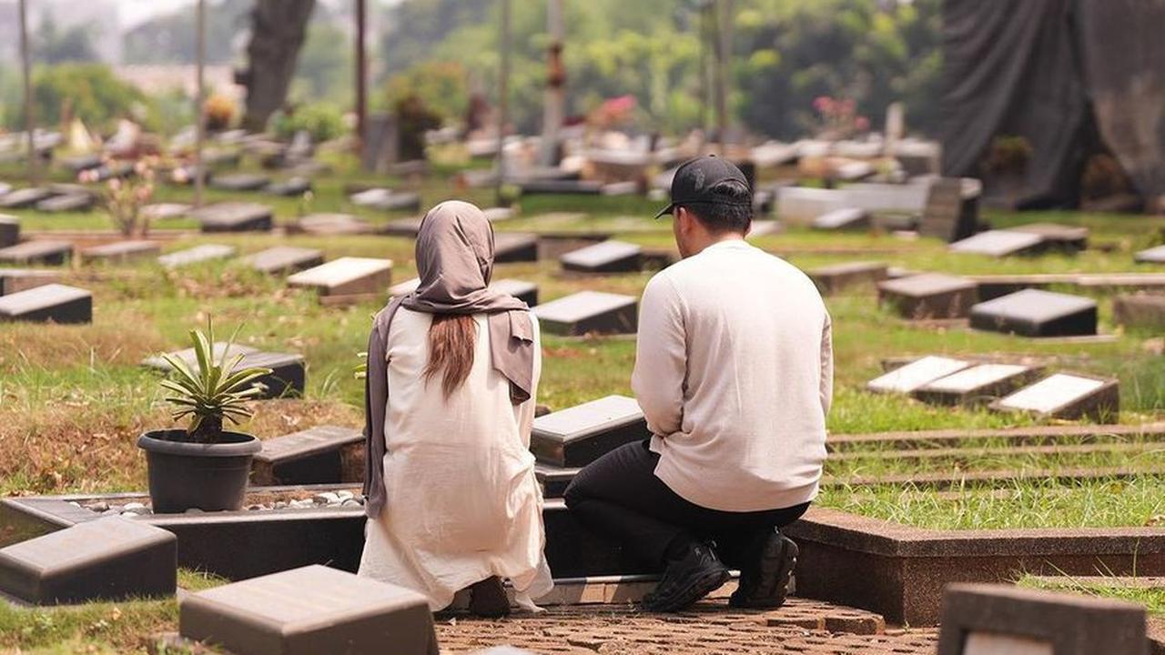 Thariq Tidak Lupa Minta Doa Dari Almarhum Adjie Massaid