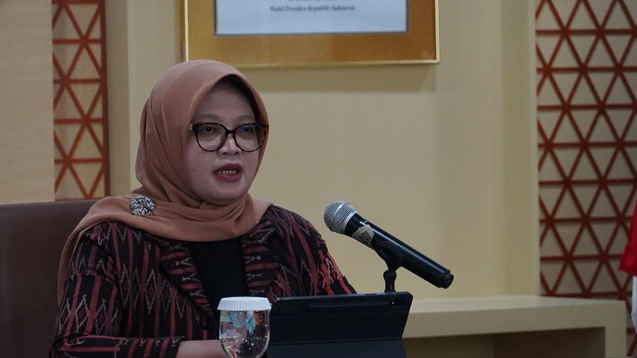 "Secara kumulatif hingga Oktober 2023, total surplus neraca perdagangan tahun ini lebih rendah dibandingkan tahun lalu," kata Pudji.