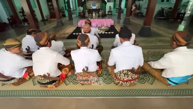 Momen Aqiqah Anak Adopsi Ahmad Dhani dan Mulan Jameela
