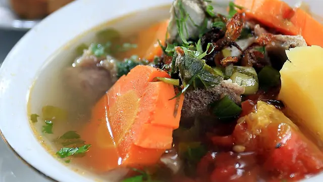 [Bintang] Sederet Makanan Menggiurkan di Pesta Adat Kahiyang dan Bobby