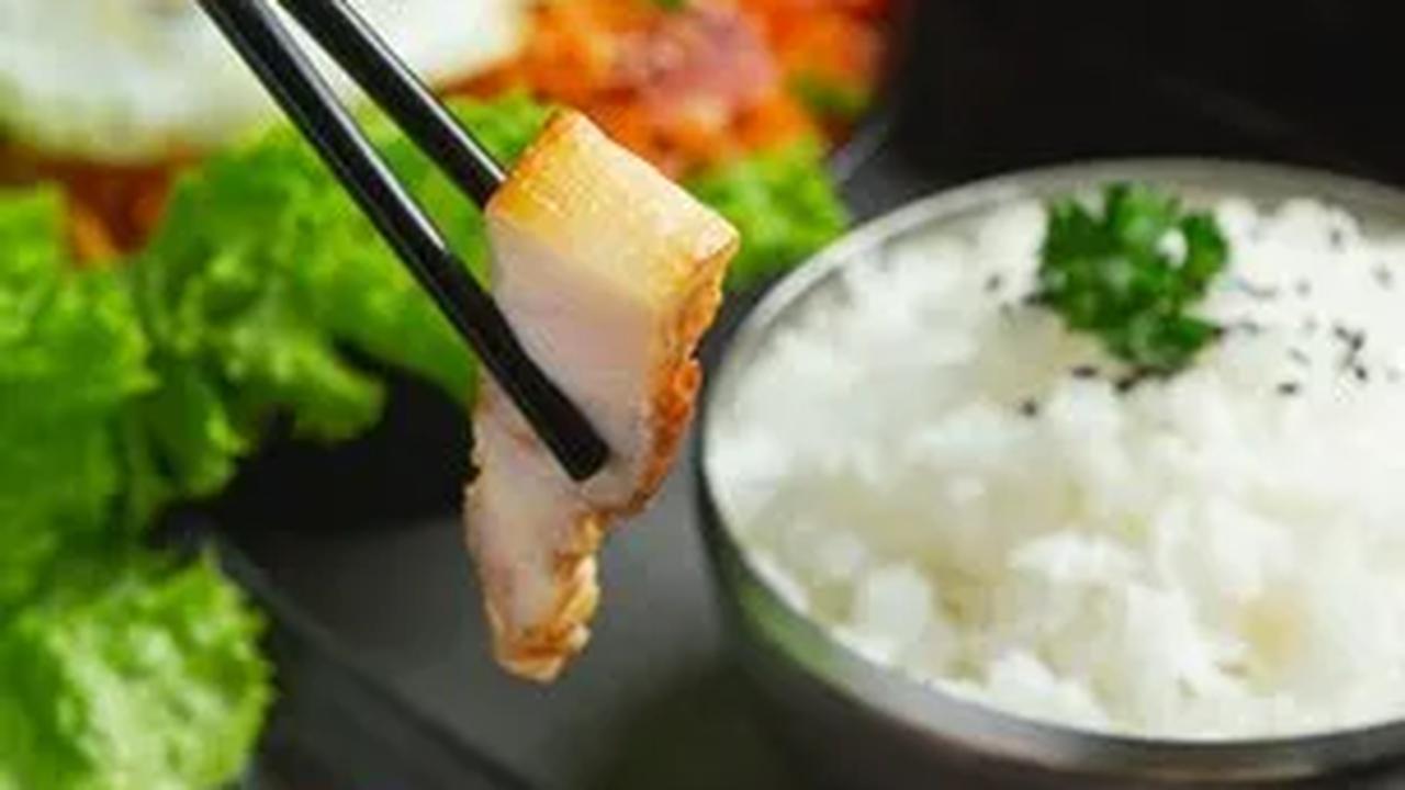 Sebagai penutup, mari kita renungkan kata-kata Weon-ho Yang, seorang ahli kuliner Korea, "Makanan adalah cara kita merayakan hidup dan saling terhubung satu sama lain."