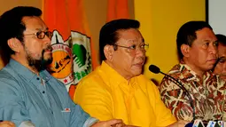 Agung Laksono meminta mahkamah partai untuk segera menyelesaikan sengketa kepengurusan Partai Golkar antara kubu Munas Ancol dan kubu Munas Bali sesuai perintah PN Jakpus, Jakarta, Rabu (4/2/2015).  (Liputan6.com/Johan Tallo)