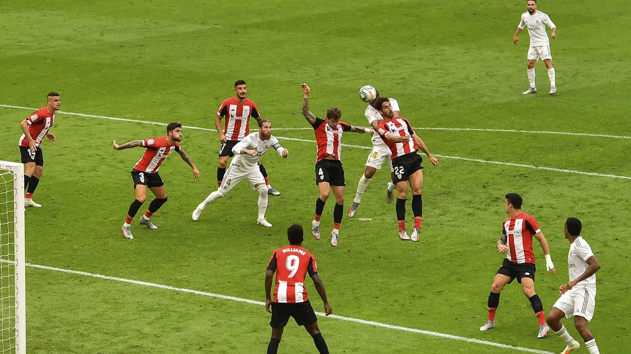 Pertandingan antara Athletic Bilbao melawan Real Madrid di Stadion San Mames, Bilbao